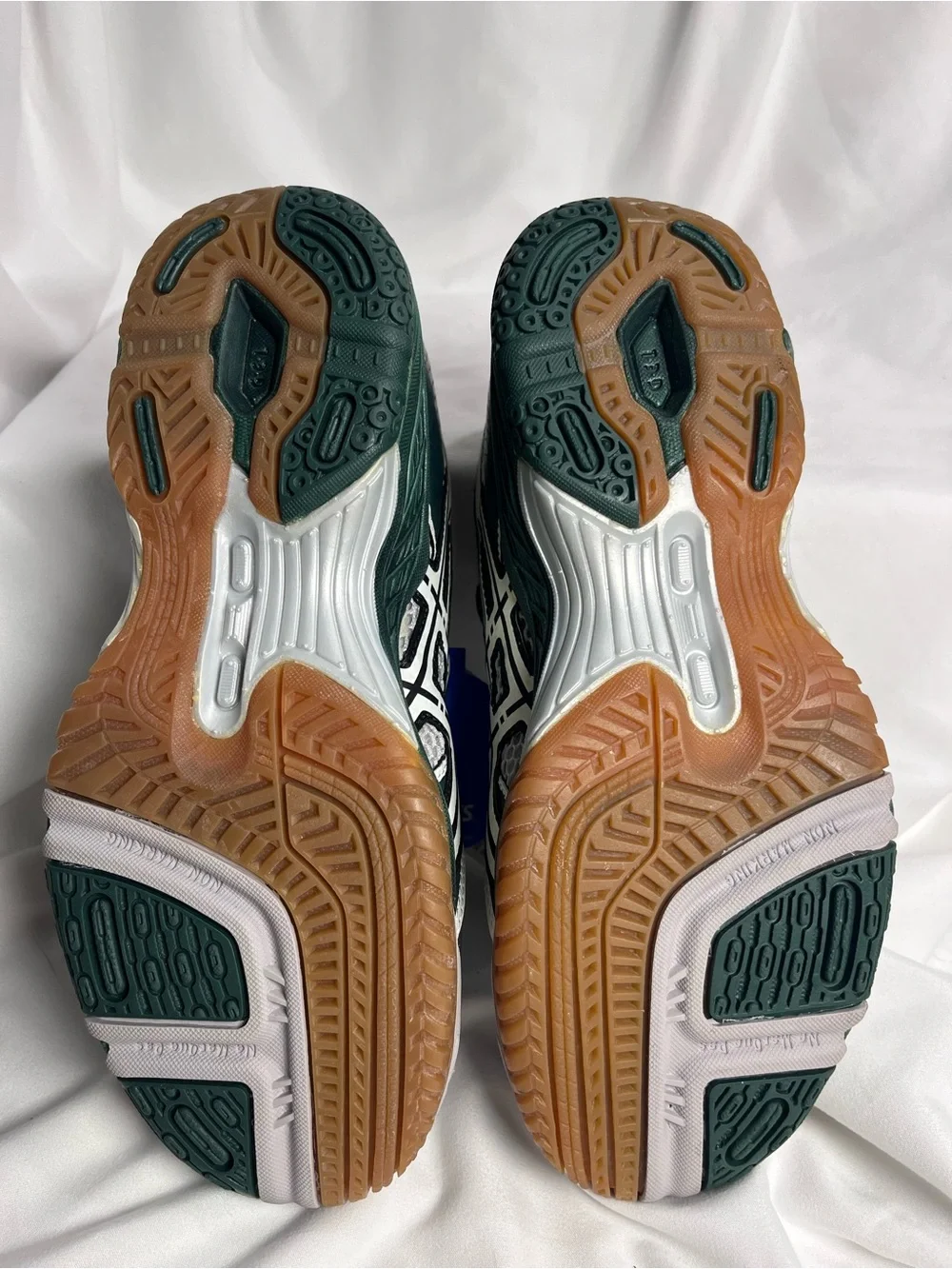 ASICS Womens GEL-1130V Sneakers in Dark Green, GEL Technology.